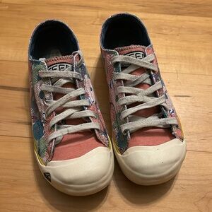 KEEN Lancaster hot coral floral sneakers